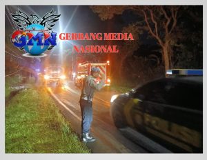 Jalan Licin Akibat Tanah Tumpah, Polres Purwakarta Gerak Cepat Tangani dan Evakuasi Korban
